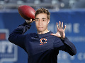 American Football Throwing